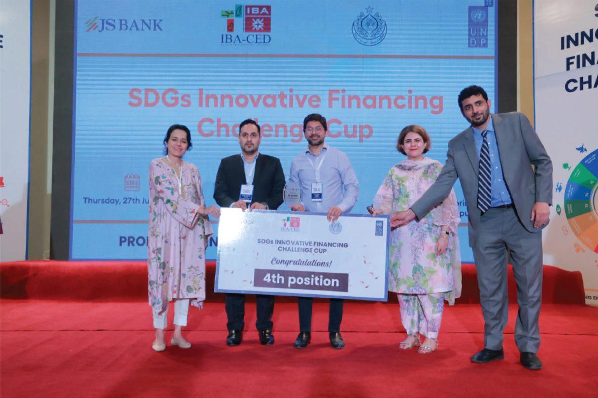 Davaam receiving the SDGs Innovative Financing Challenge Cup award