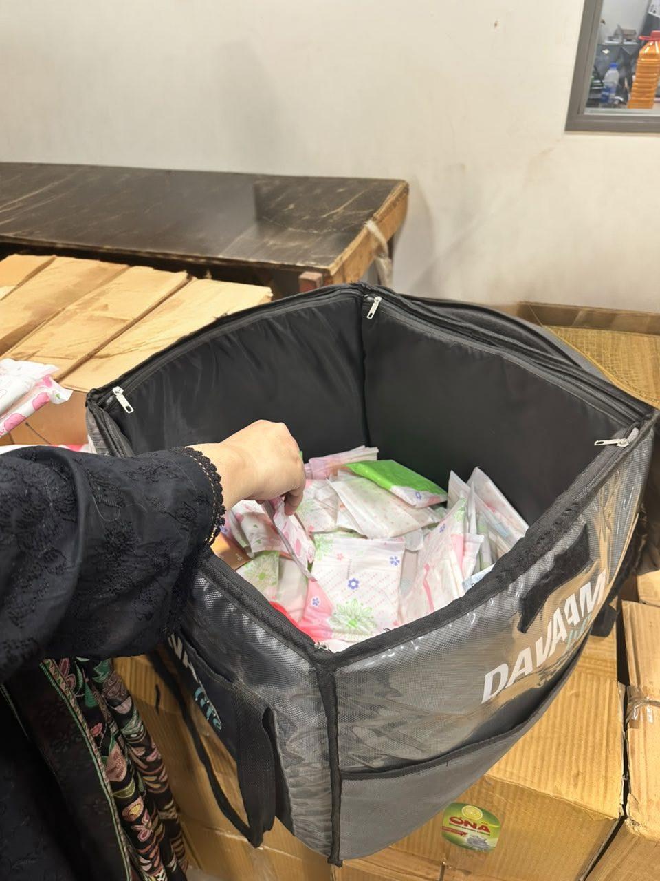 Stocking a Davaam delivery box